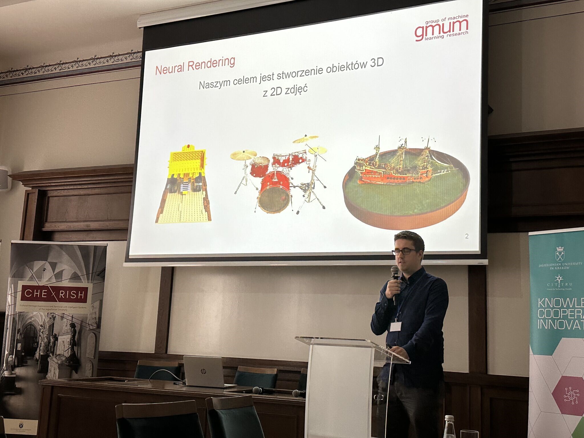 Piotr Borycki presenting research